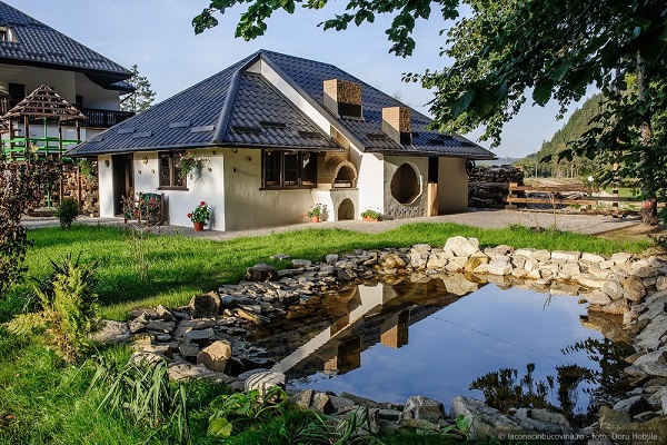 LA CONAC IN BUCOVINA GURA HUMORULUI