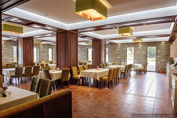 LA CONAC IN BUCOVINA GURA HUMORULUI