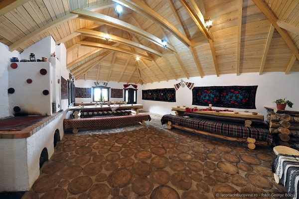 LA CONAC IN BUCOVINA GURA HUMORULUI